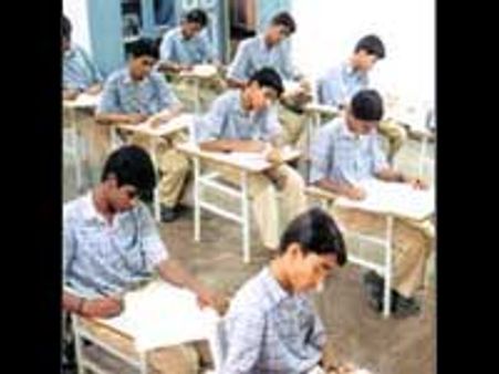 பிளஸ் டூ தேர்வில் 85% தேர்ச்சி-மாணவிகளே அதிக வெற்றி