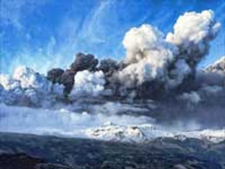 மீண்டும் எரிமலை வெடிப்பு-1,000 விமானங்கள் ரத்து