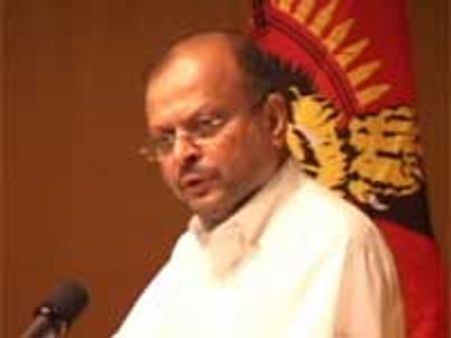 நாடு கடந்த தமிழீழ அரசின் தலைவராக ருத்திரகுமாரன் தேர்வு