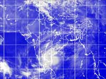 'லைலா' புயல் நெருங்குகிறது-நாளை கரையைக் கடக்கும்: வெள்ளத்தில் மிதக்கும் சென்னை!