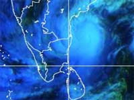 சென்னையில் மழை ஓய்ந்தது-வெள்ளத்தால் ரயில்கள் ரத்து!