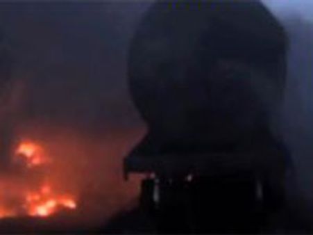 நக்ஸல்கள் கண்ணிவெடி தாக்குதல்-டீசல் ஏற்றிச் சென்ற சரக்கு ரயில் வெடித்து சிதறியது