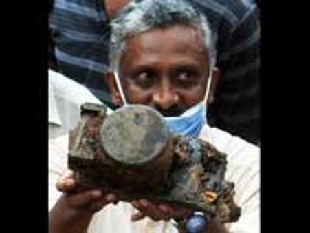 விமான விபத்து: 3 நாள் தேடலுக்குப் பின் 'டிஜிட்டல் பிளைட் டேட்டா ரெக்கார்டர்' மீட்பு!