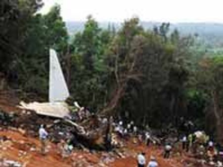 விமான விபத்தில் பலியான 8 பேரிடம் போலி பாஸ்போர்ட்?