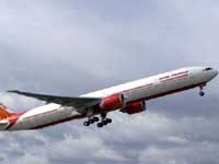 டாய்லெட்டில் விமானி: 7,000 அடி கீழே பாய்ந்த துபாய்-புனே ஏர் இந்தியா விமானம்