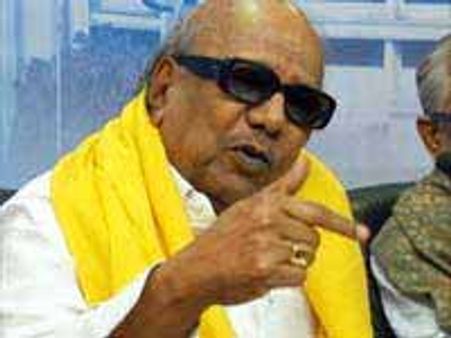 தமிழர் மறுகுடியேற்றத்தை விரைவுபடுத்த ராஜபக்சேவுக்கு அறிவுறுத்துங்கள் - பிரதமருக்கு கருணாநி