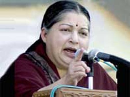 'கருணாநிதி போர்க் குற்றவாளி'-ஐ.நாவிடம் புகார் தரப் போகிறதாம் அதிமுக.!