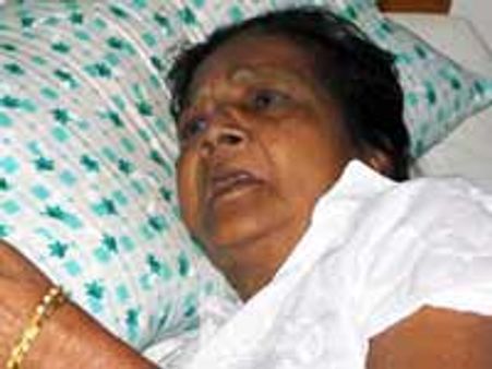 பிரபாகரனின் தாயார் பார்வதி அம்மாள் கவலைக்கிடம்-யாழ்ப்பாணத்தில் தீவிர சிகிச்சை