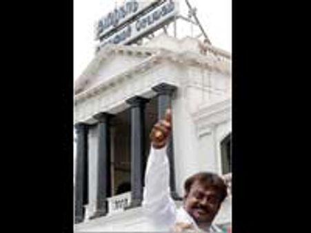 சட்டசபைத் தேர்தல் வெற்றி-தொகுதி வாரியாக பொறுப்பாளர்களை அறிவித்தார் விஜயகாந்த்