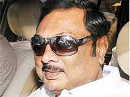 மொழிப் பிரச்சினை தீர்ந்ததால் உற்சாகம்-ஒரு மாதம் டெல்லியில் அழகிரி முகாம்