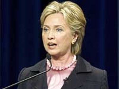 பின்லேடனும், முல்லா ஒமரும் பாக்.கில்தான் பதுங்கியுள்ளனர்-ஹில்லாரி