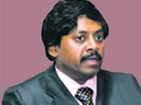 தமிழக அரசும், கருணாநிதி குடும்பமும், மாறன் சகோதரர்களும் மிரட்டுகிறார்கள்-உமாசங்கர் புகார்