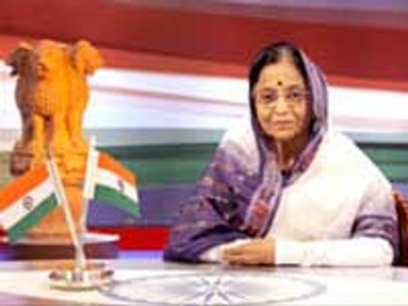 விலைவாசி உயர்வு-10 கோடி பேரிடம் பெறப்பட்ட கையெழுத்துக்கள் பிரதீபாவிடம் ஒப்படைப்பு