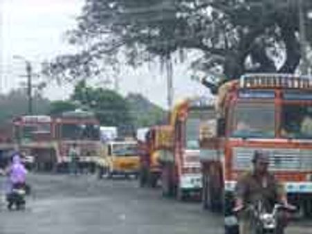 நாளை முதல் தென் மாநிலங்களில் லாரிகள் ஸ்டிரைக்- காய்கறி, உணவுப் பொருட்கள் விலை உயரும்