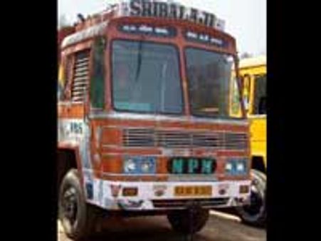 தென்னகம் முழுவதும் இன்று நள்ளிரவு முதல் லாரிகள் ஓடாது