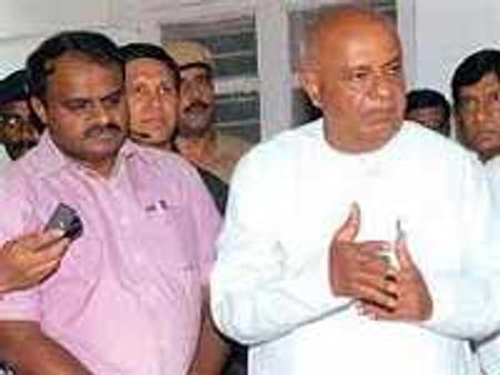 பாஜகவை விட அபாயகரமானது காங்கிரஸ்-கூறுகிறார் குமாரசாமி