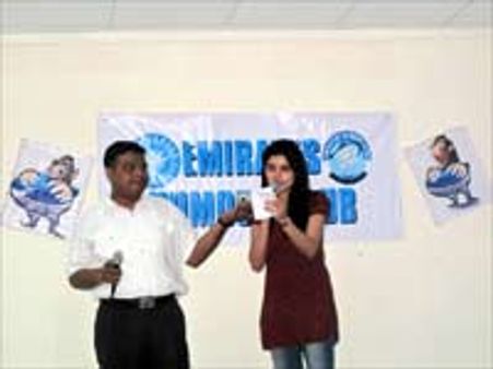 துபாயில் ந‌கைச்சுவையாள‌ர் ம‌ன்ற‌ நிக‌ழ்ச்சி