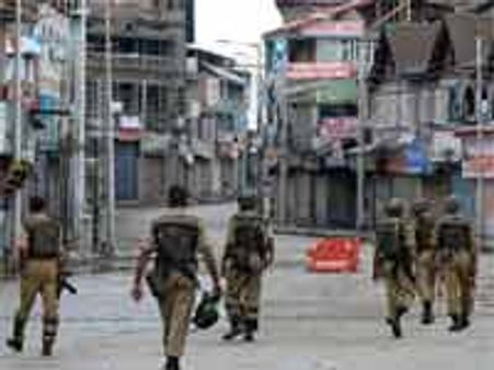 காஷ்மீரில் மீண்டும் தலை விரித்தாடும் வன்முறை-ஊரடங்கு அமல்