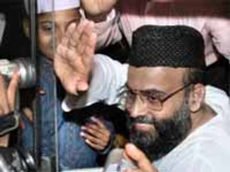 மதானி கைது செய்யப்பட்டார்-விமானம் மூலம் பெங்களூர் கொண்டு செல்லப்படுகிறார்