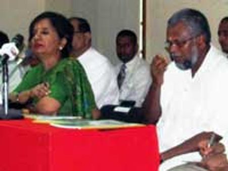 எங்களைக் கொன்று குவித்தது இந்தியாவின் ஆயுதங்கள்-நிரூபமாவிடம் தமிழர்கள் குமுறல்