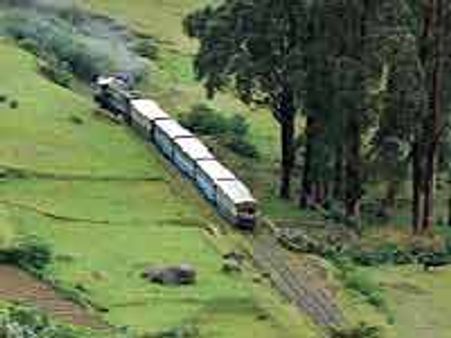 ஊட்டி மலை ரயிலில் தீ: பயணிகள் அலறியடித்து ஓட்டம்