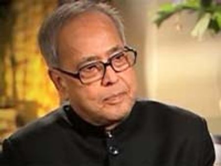 ஆணையும் பெண்ணையும் 'சமமாக்கிய' பிரணாப் முகர்ஜி!