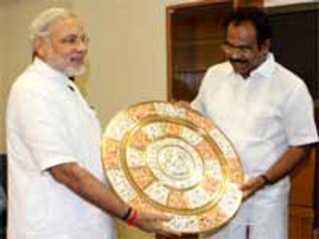 ராஜராஜன், மனைவி லோகமாதேவியின் சிலைகளை ஒப்படையுங்கள்-மோடிக்கு தமிழக அரசு கோரிக்கை