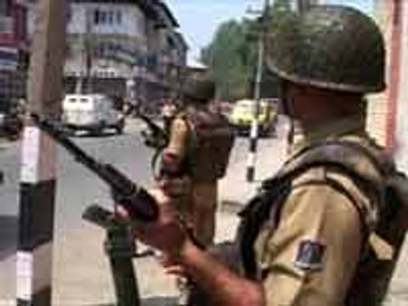 காஷ்மீரில் மீண்டும் பெரும் வன்முறை-காலவரையற்ற ஊரடங்கு அமல்