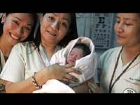 விமானத்தில் குழந்தை பெற்று கழிவறை குப்பைத் தொட்டியில் வீசிச் சென்ற பெண்