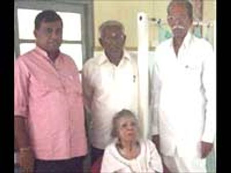 பார்வதி அம்மாளை சந்தித்து நலம் விசாரித்தார் நெடுமாறனின் தூதர்