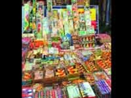 சிவகாசி பாட்டாசுக்கு அடி மேல் அடி-ஆந்திராவிலும் தடை: 70 லாரி பட்டாசு திரும்பி வந்தது