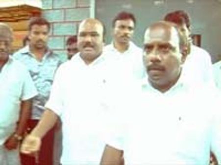 தர்மபுரி பஸ் எரிப்பு-3 கொலையாளிகளுக்கும் கருணை காட்ட கோரி அதிமுக மனு!