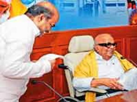 கருணாநிதியுடன் தங்கபாலு சந்திப்பு: கூட்டணி தொடரும் என திட்டவட்டம்