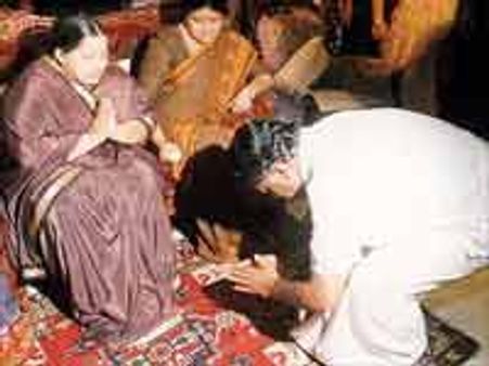 ''மதுரை ஆர்ப்பாட்டம் அதிமுகவின் 2வது சுதந்திரப் போர்!!: உலக வரலாற்றில் இடம்பெறும்!!!!''