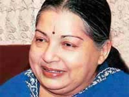 தமிழக அரசின் இலவச வேட்டி, சேலைத் திட்டத்தில் ஊழல்-ஜெ. புகார்