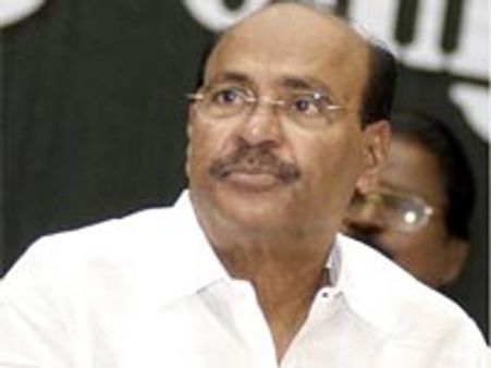 கருணாநிதியை உடனே பார்க்கலாம், ஆனால் ஜெ.வைப் பார்க்க வாரக்கணக்கில் காத்திருக்க வேண்டும்: ராமதா