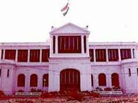 அரசை டிஸ்மிஸ் செய்ய கோரி அதிருப்தி பாஜக எம்எல்ஏக்கள் போராட்டம்!