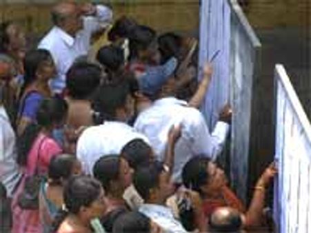 தனியார் பள்ளி கல்விக் கட்டணத்தை இணையதளத்தில் வெளியிட வேண்டும்: மாணவர்-பெற்றோர் கூட்டமைப்பு த