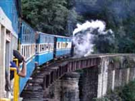 பாதி வழியில் பழுதடைந்த ஊட்டி மலை ரயில்-இன்று மட்டும் ரத்து