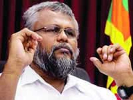 டக்ளஸ் தேவானந்தா தேடப்படும் குற்றவாளியே! - சென்னை நீதிமன்றம்