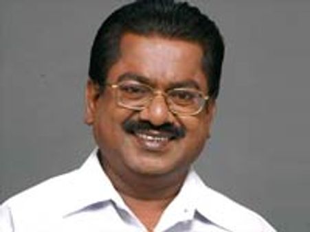 சிஏஜி ரிப்போர்ட்டை நம்பி நடவடிக்கை எடுத்தால் ஒரு அமைச்சரும் மிஞ்ச மாட்டார்-திமுக