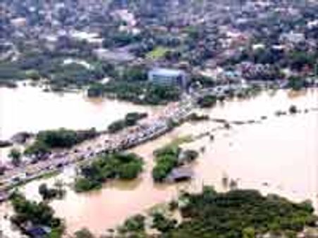 18 ஆண்டுகளுக்குப் பின் பெருவெள்ளம்-கொழும்பில் 3 லட்சம் பேர் தவிப்பு!