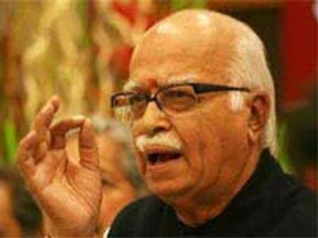 ஸ்பெக்ட்ரம் குறித்த சுப்ரீம் கோர்ட்டின் கேள்விகளுக்கு பிரதமர் பதிலளிக்க வேண்டும்-அத்வானி