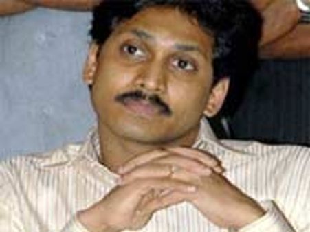 ராகுல் காந்தி மீது ஜெகன் மோகன் டிவி கடும் தாக்கு!: ஆதரவாளர்களுடன் தீவிர ஆலோசனை