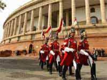 10 நாட்களுக்குப் பிறகு கால் மணி நேரம் அமளி இல்லாமல் நடந்த லோக்சபா