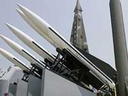 தென் கொரியாவுன் அமெரிக்கா கூட்டு ராணுவப் பயிற்சி-ஏவுகணைகளை நிறுத்தும் வட கொரியா