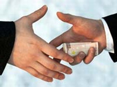 ஊழலை ஒழிக்க தொலைபேசி சேவையை தொடங்கும் ஐஐஎம் மாணவர்கள்!