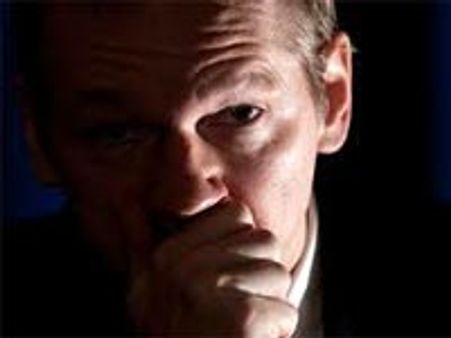 விக்கிலீக்ஸ் நிறுவனரை கைது செய்ய இன்டர்போல் வாரண்ட்!