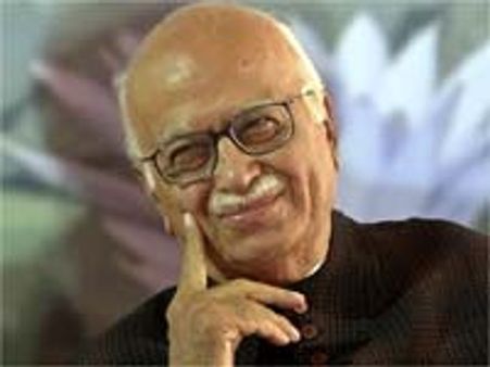 'கோத்ரா வன்முறையில் மோடிக்கு தொடர்பில்லை'-எஸ்ஐடி அறிக்கை குறித்து அத்வானி மகிழ்ச்சி