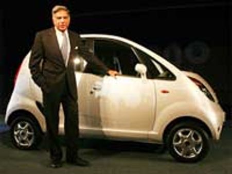 நானோ வீழ்ச்சி எதிரொலி-விற்பனையாளர்களை சந்திக்கும் ரத்தன் டாடா